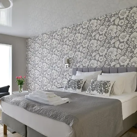 Ti Hotel *