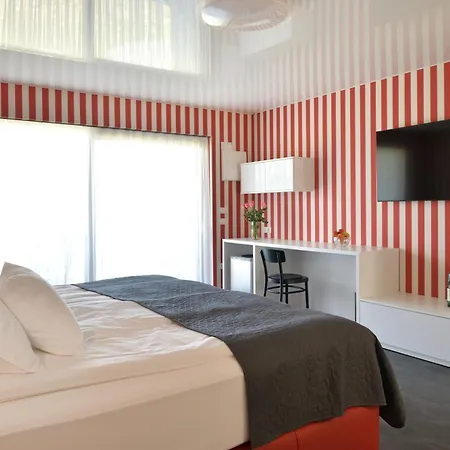Ti Hotel