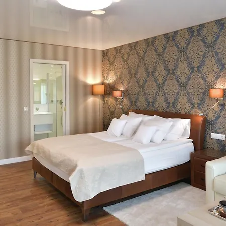 Ti Hotel *
